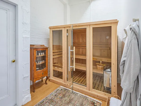 427 Washington Street image 14 of 17