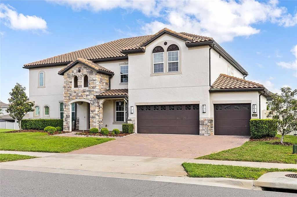 7 bed, 4.0 bath, 4700 sqft, $7,500 — Photo 3
