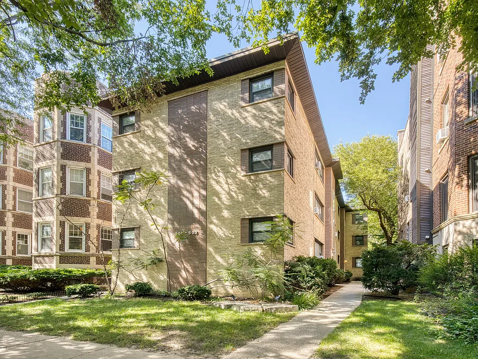 501 Sheridan Rd #2C