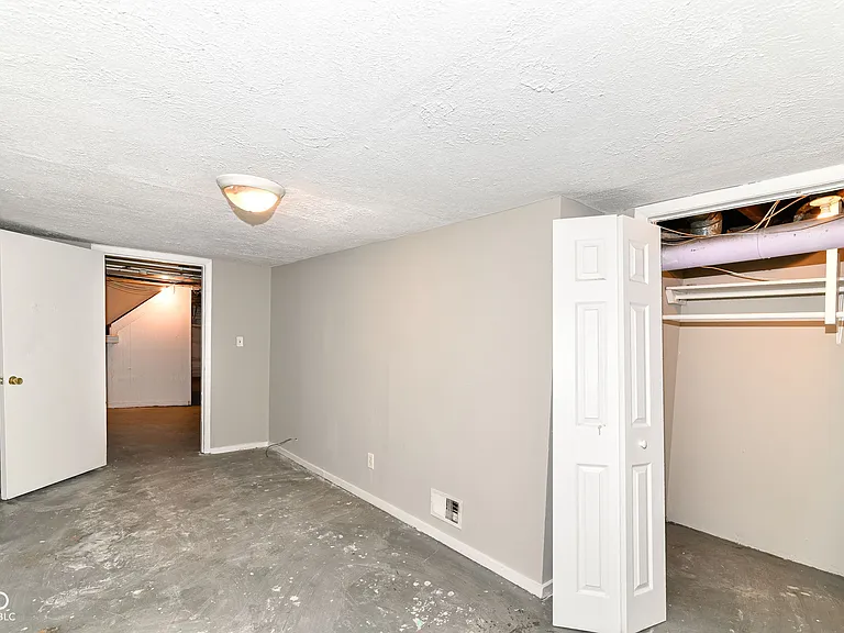 3043 Broadway St — Photo 6