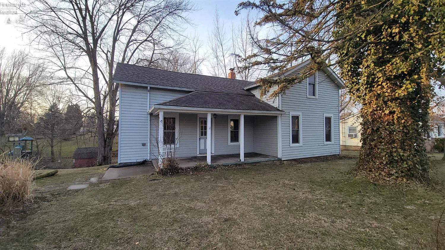 937 Main St photo 1
