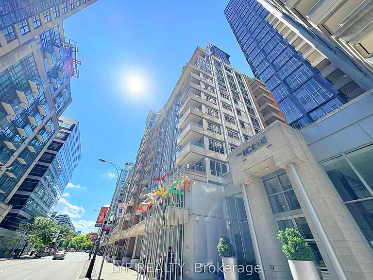 270 Wellington St W #624 — Photo 1