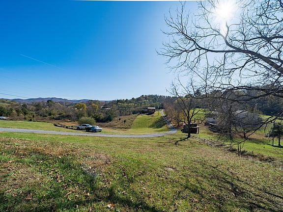4th image of 1330 Hillside Dr