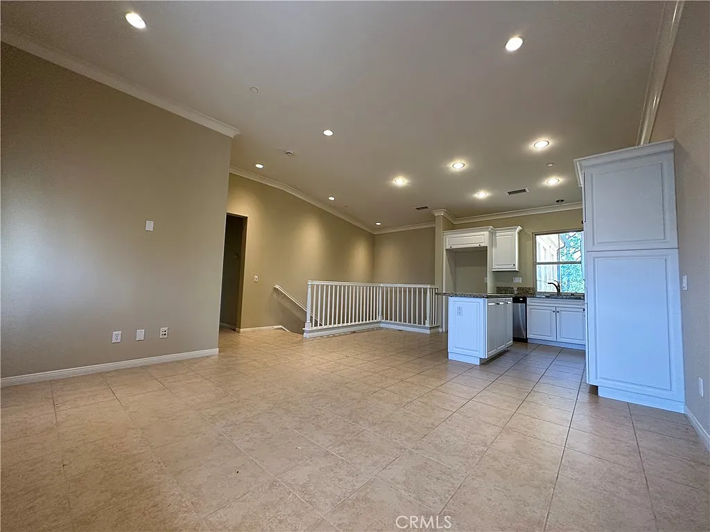 2 bed, 989 sqft, $3,700 — Photo 3