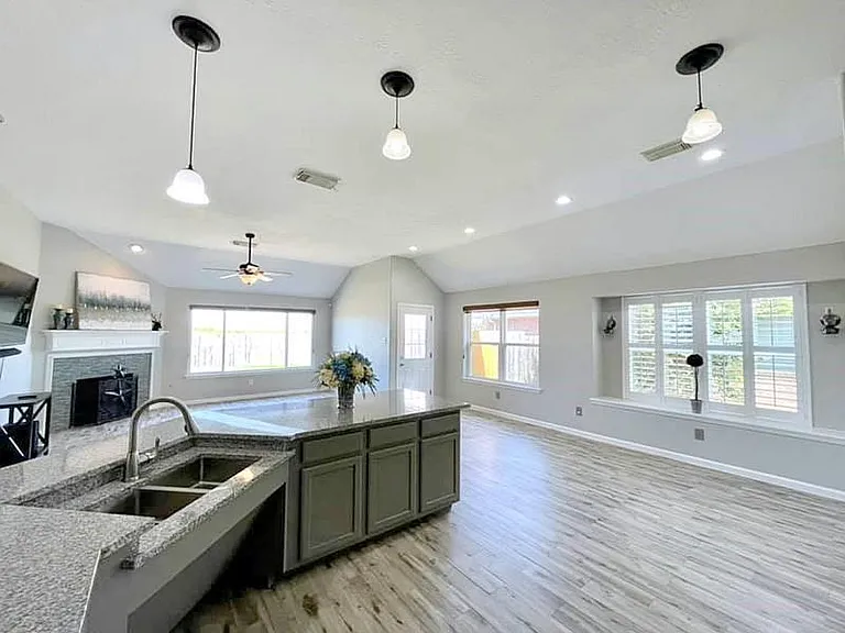 2526 Lake Dale Ln — Photo 12