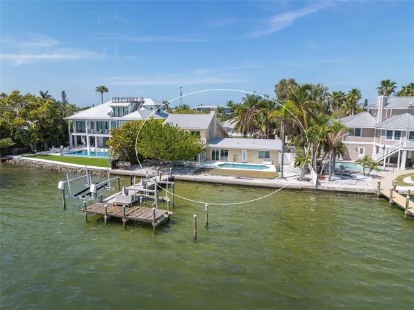 525 56th St #5, Bradenton Beach, FL 34217