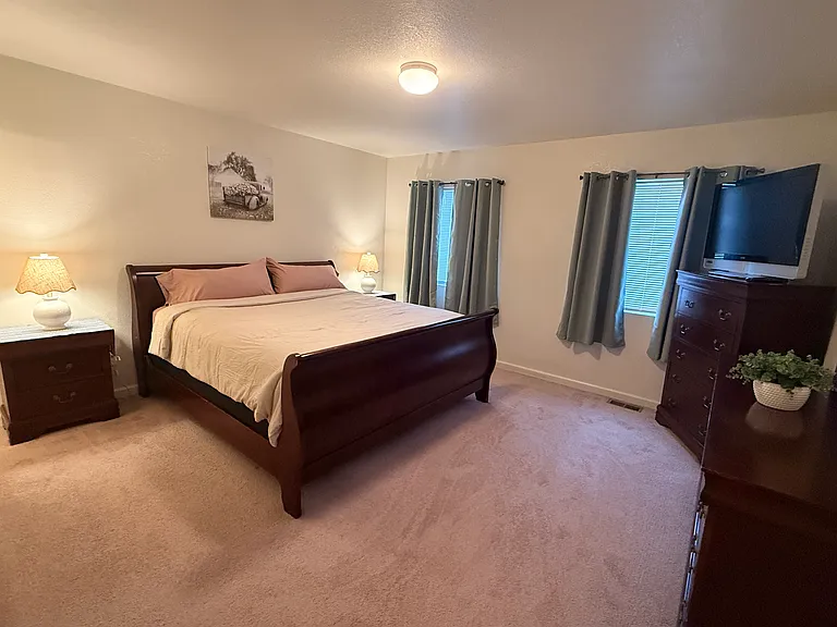 Lunar Ave — Photo 3
