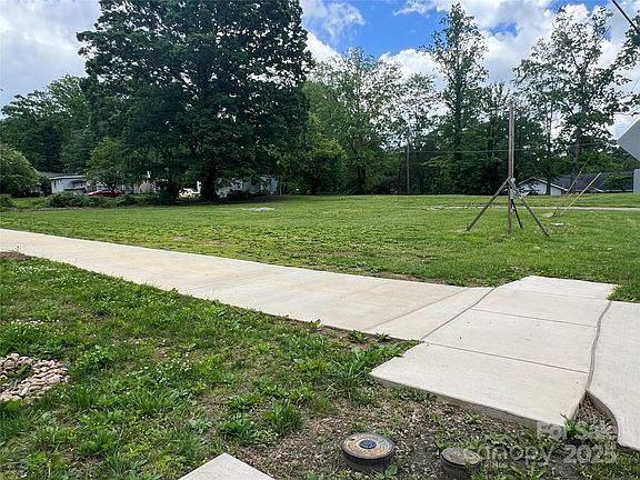 4th image of 303 Chadwick Ave