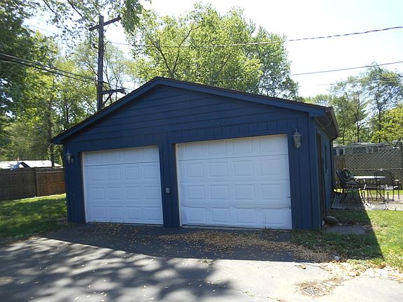 4th image of 1909 Lakewood Dr