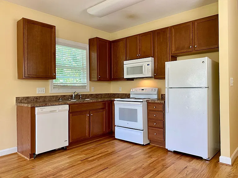 3921 Lexington Dr — Photo 6