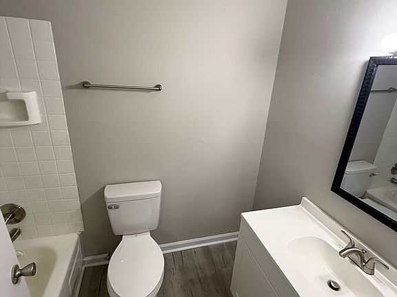 3rd image of 2021 Cambridge Dr #38