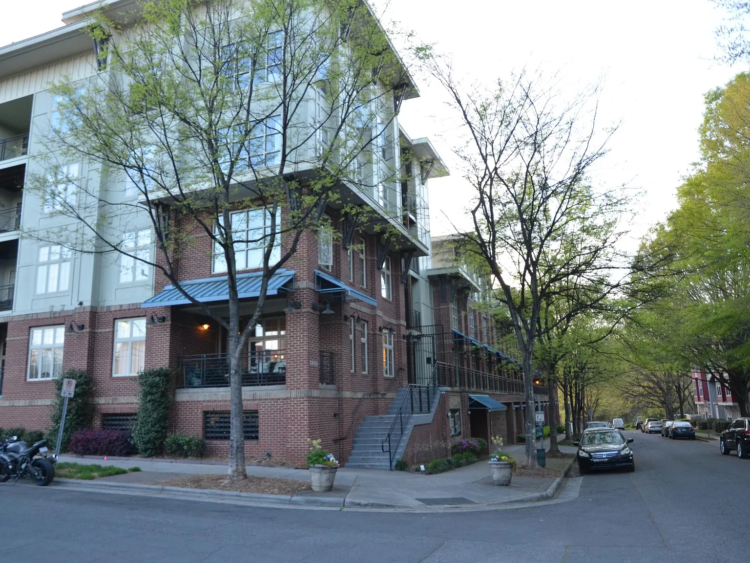 1101 W 1st St — Photo 2