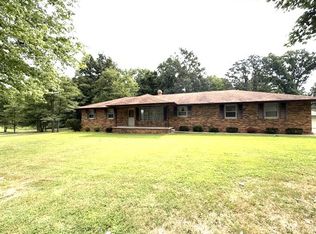14704 N Harmony Ln, Mount Vernon, IL 62864