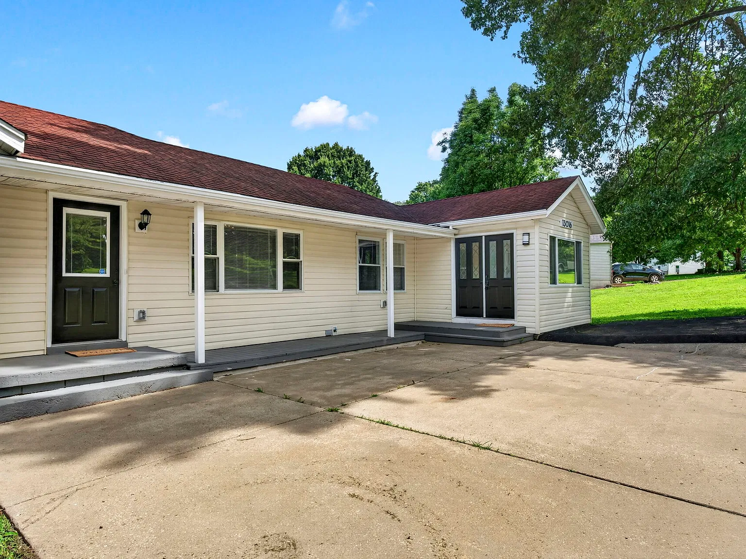 3 bed, 2344 sqft, $4,200 — Photo 3