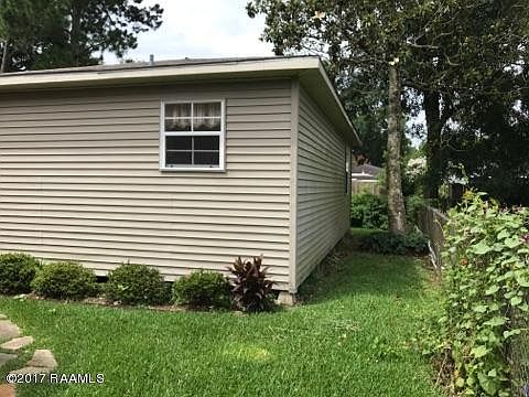 3rd image of 302 Broadmoor Blvd