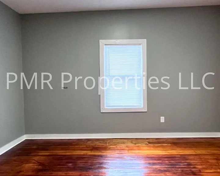 905 Logan St — Photo 16