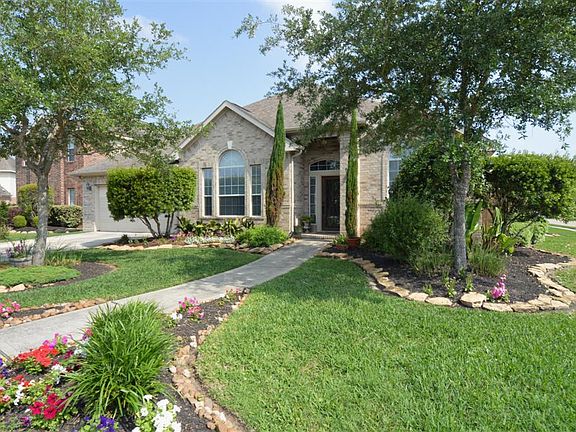 2nd image of 3202 Lake Park Ln