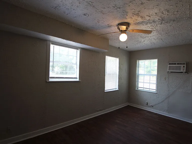 1010 S Bennett Ave #D — Photo 10