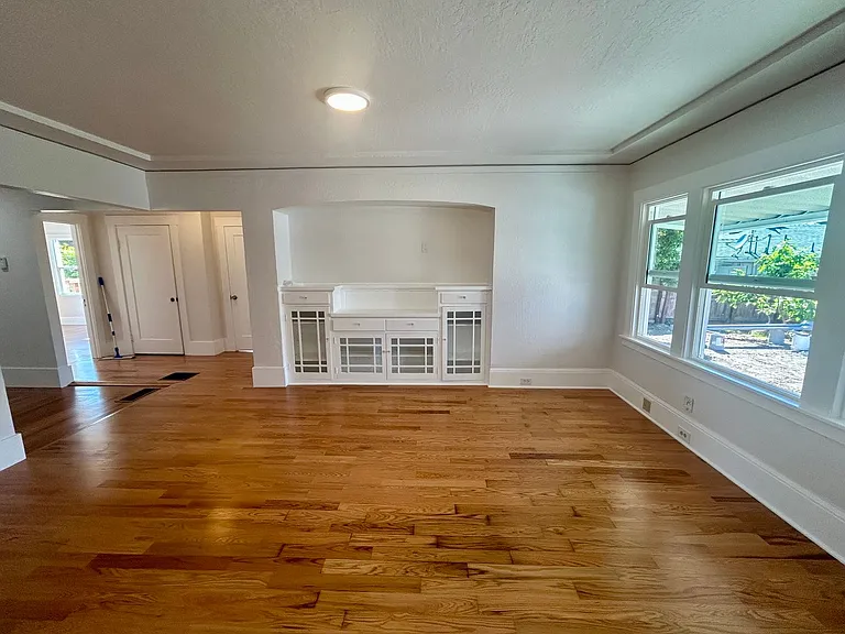710 Grove Way — Photo 17