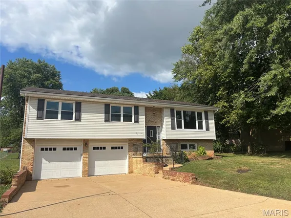605 Smith St, Farmington, MO 63640