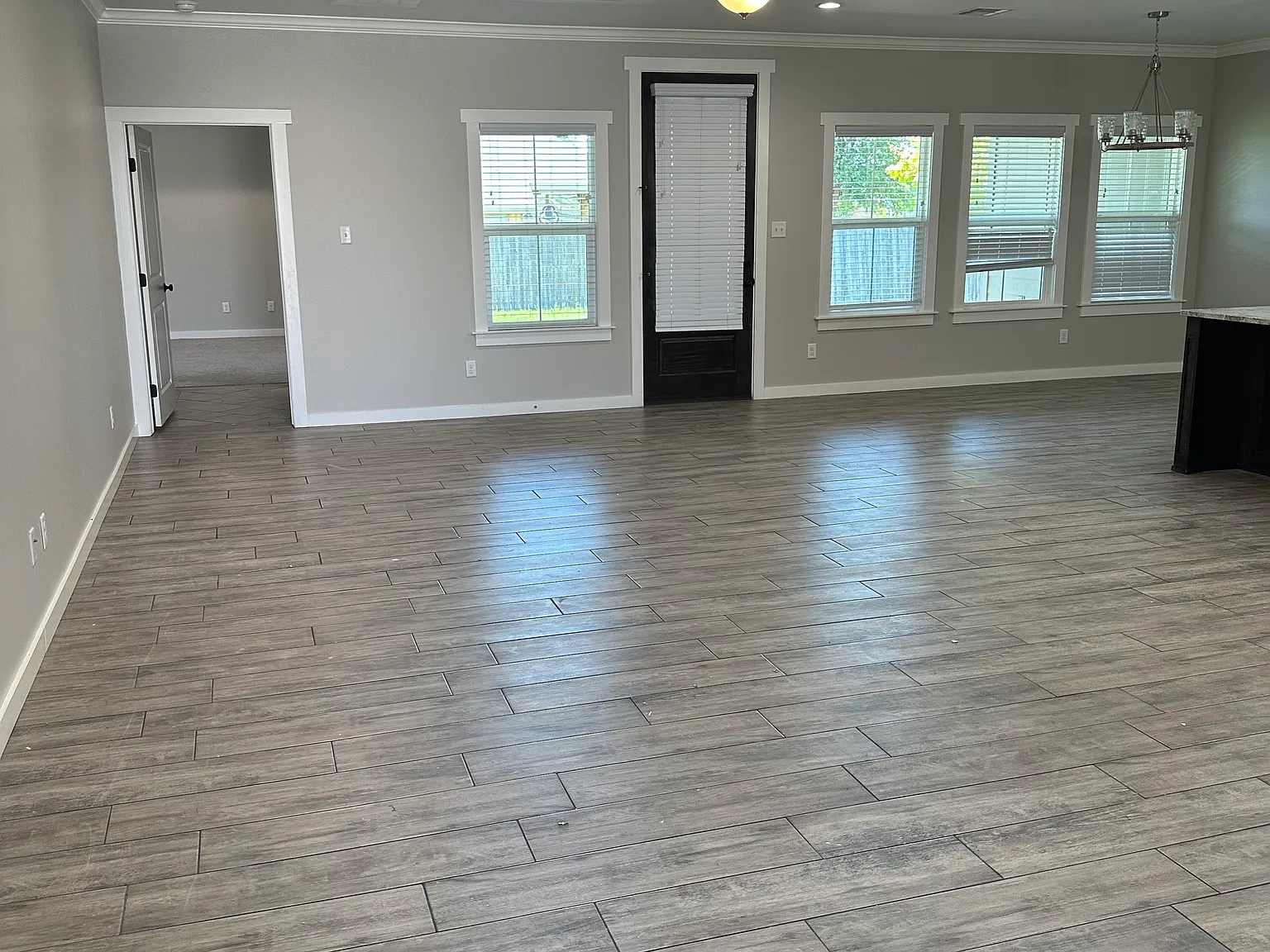 3 bed, 1950 sqft, $2,395 — Photo 3