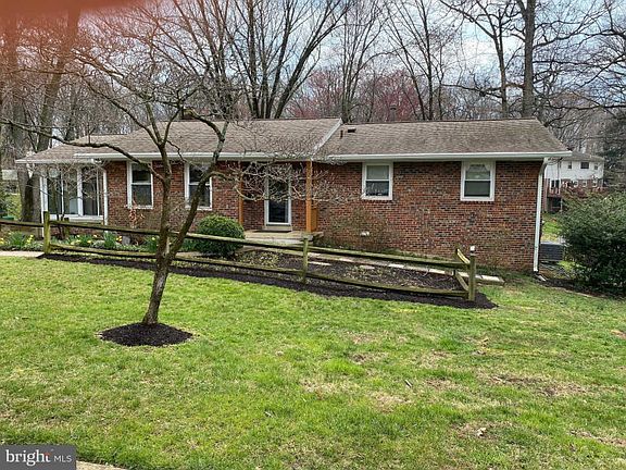 3rd image of 8227 Stonewall Dr