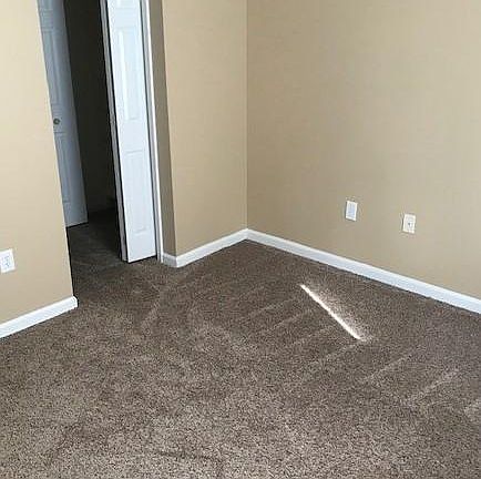 2nd image of 1301 Lindsay Ln