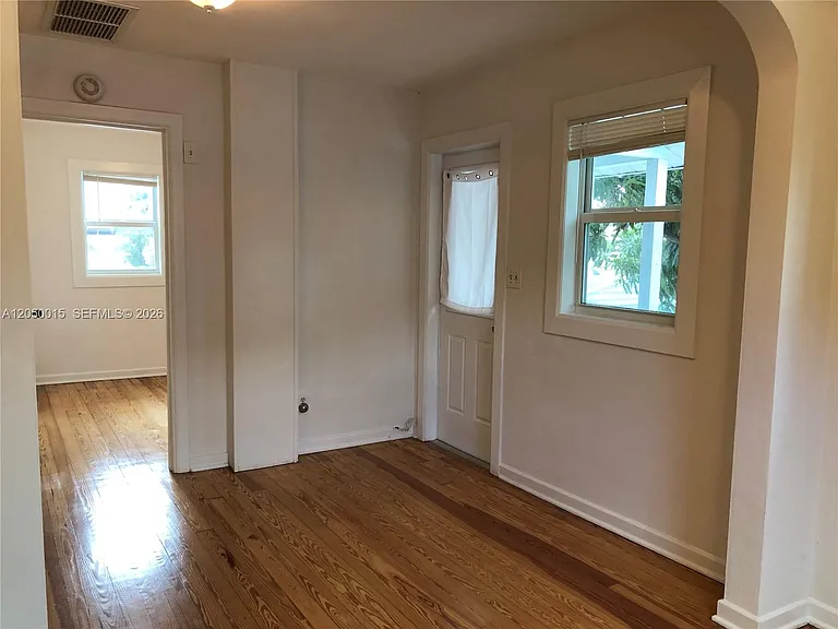 114 S M St #5 — Photo 6