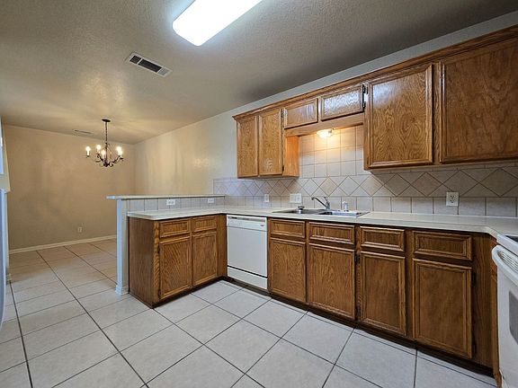 4th image of 5102 Heather Ln #A