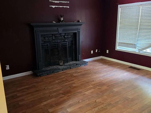 2nd image of 244 Greentree Trl