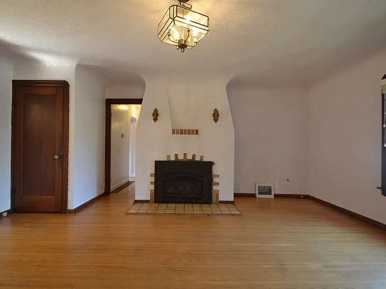10039 Sand Point Way NE — Photo 4