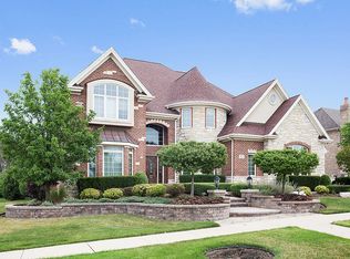 45 Deer Ln, Lemont, IL