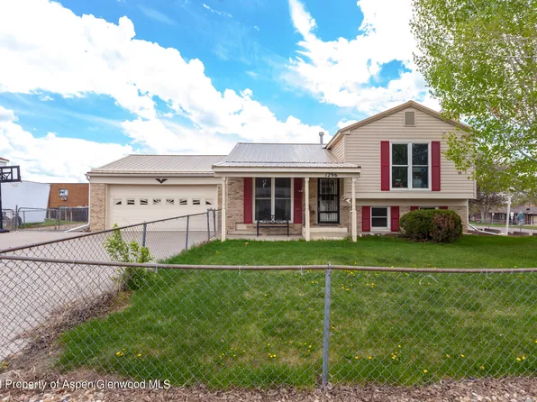 1296 Crest Dr, Craig, CO 81625