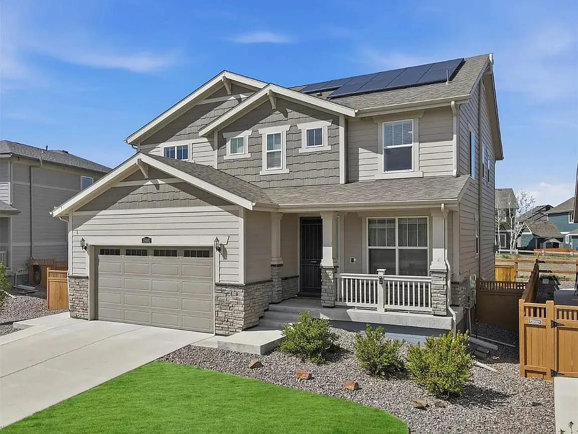 4 bed, 3920 sqft, $3,700 — Photo 3