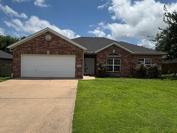 2301 20th St, Bentonville, AR 72713