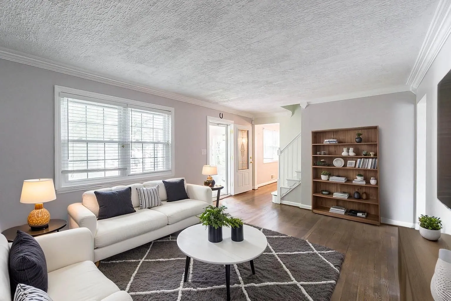 3 bed, $2,495 — Photo 2