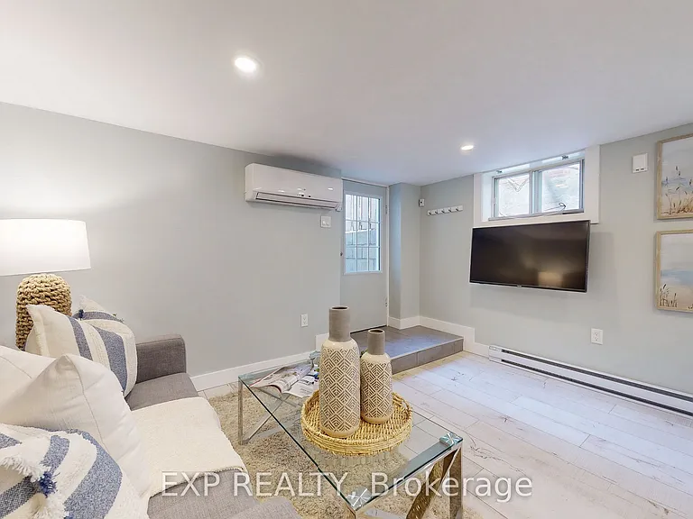 122 Parkmount Rd #D — Photo 4