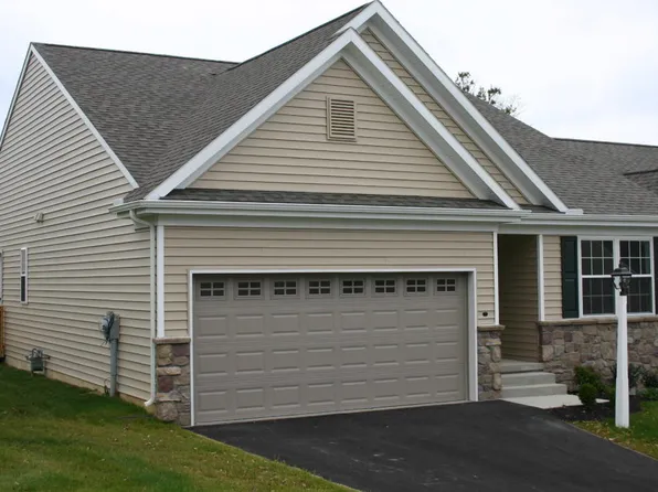 318 Houffman Pl, Millersville, PA 17551