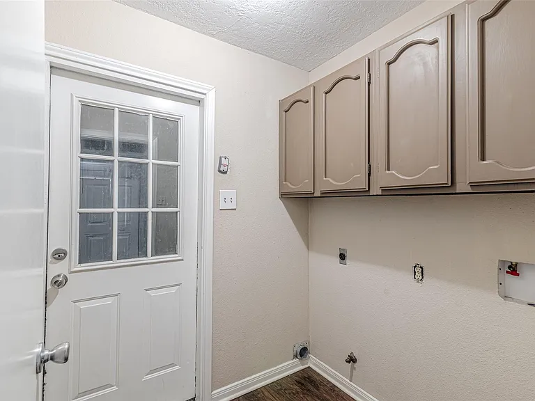 9702 Birsay St — Photo 23