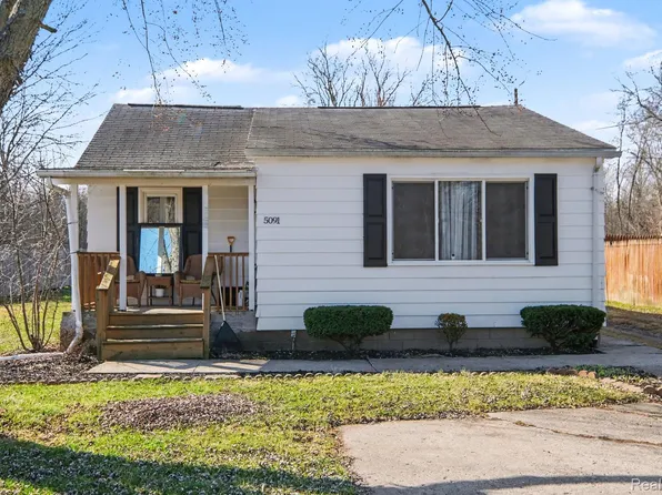5091 W Carpenter Rd, Flint, MI 48504