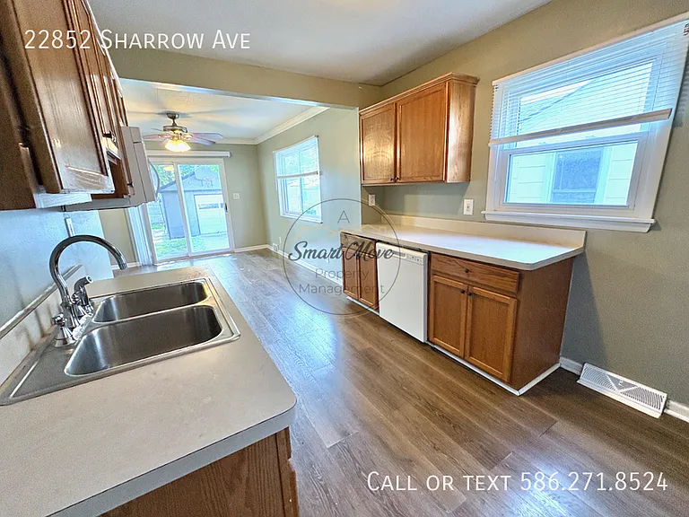 22852 Sharrow Ave — Photo 8