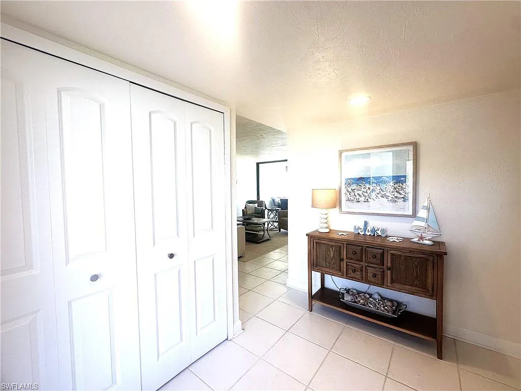 2 bed, 2.0 bath, 1315 sqft, $13,500 — Photo 4