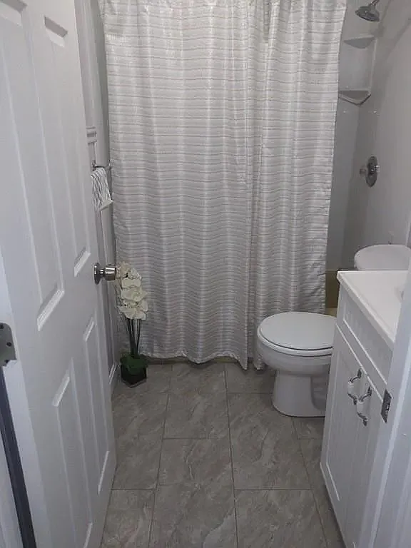 2 bed, 765 sqft, $2,400 — Photo 3