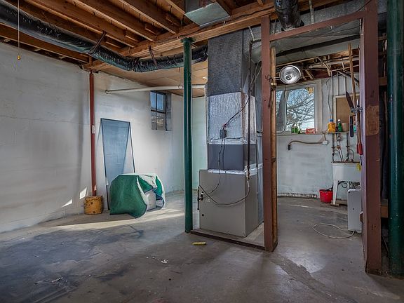 5th image of 228 Saint Margaret Dr