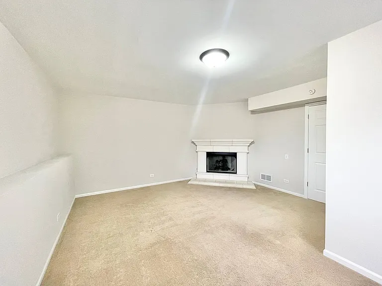1950 Middlebury Dr — Photo 14