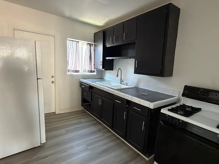 1049 E Fairmount Ave #3 — Photo 8
