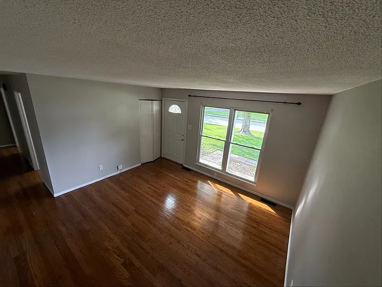 11918 Brookmont Dr — Photo 4