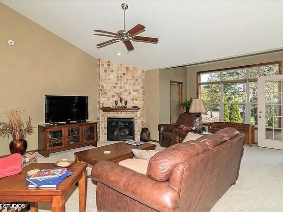 5th image of 691 River St Unit 3