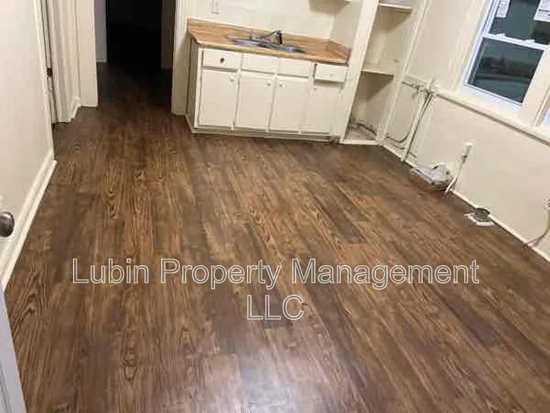 2 bed, 1.0 bath, 829 sqft, $800 — Photo 3