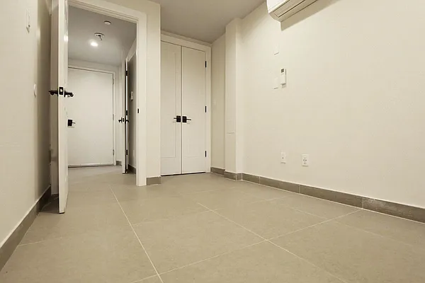 Rented by Tapiro Realty | media 34